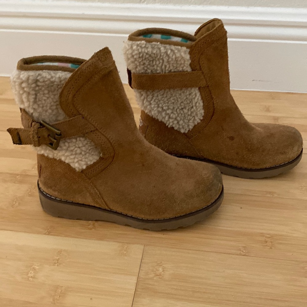 Kids uggs. Gently used size 13.